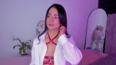 Snapshot of sophie_001 chatting on 12.16.25 Sophie online show from 12.16.25