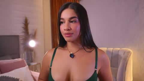 Snapshot of sophie_belton chatting on 04.24.26 sofia online show from 04.24.26