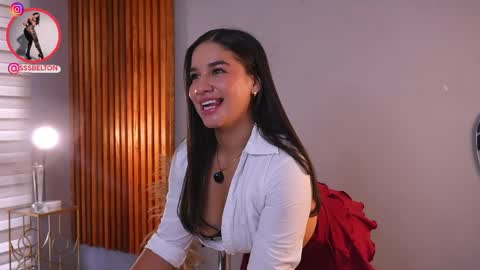 Snapshot of sophie_belton chatting on 05.11.26 sofia online show from 05.11.26