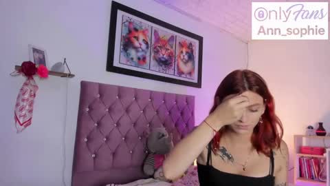 Snapshot of sophie_dolly_ chatting on 09.18.25 sophie doll online show from 09.18.25