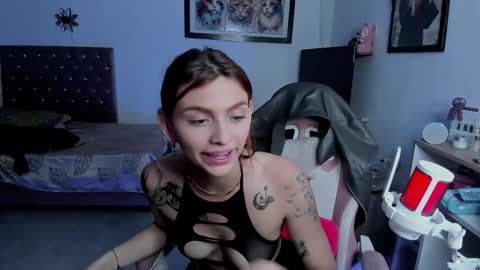 Snapshot of sophie_dolly_ chatting on 11.26.25 sophie doll online show from 11.26.25