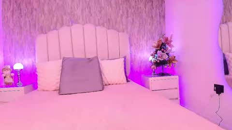 Snapshot of sophie_hils chatting on 11.24.25 sophie online show from 11.24.25