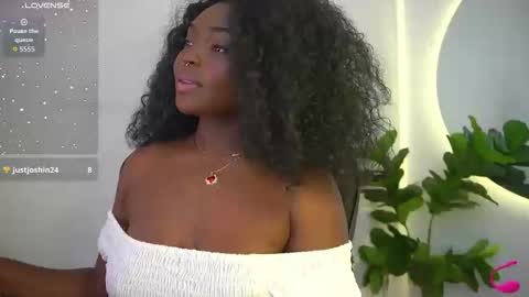 Snapshot of sophie_luvs chatting on 04.23.26 Sophie online show from 04.23.26