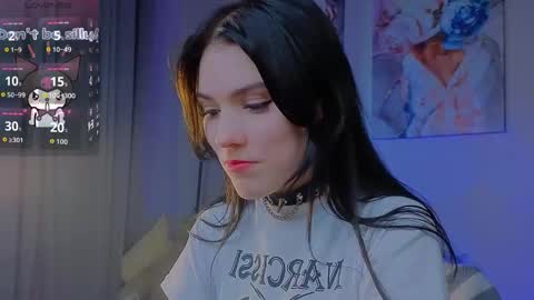 sophie_nomenal_ online show from 11.04.25