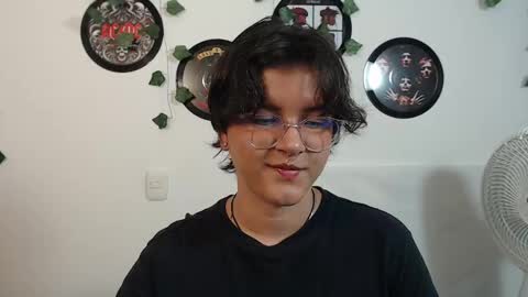 Snapshot of sophie_ross1 chatting on 09.23.25 sophie_ross1 online show from 09.23.25