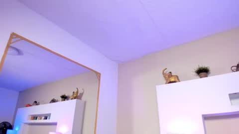 sophie russell  online show from 11.27.25