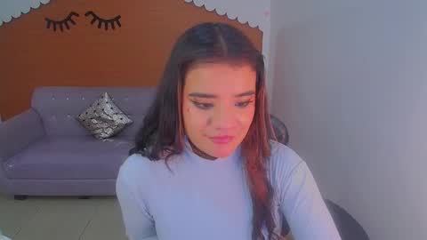 Snapshot of sophie_t_ chatting on 03.08.25 Sofia online show from 03.08.25