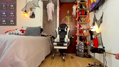 Snapshot of sophiebaker__ chatting on 10.04.25 sophiebaker__ online show from 10.04.25