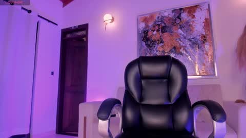 Snapshot of sophiebarnett_ chatting on 02.14.25 Sophie online show from 02.14.25