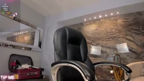 Snapshot of sophiebarnett_ chatting on 11.17.25 Sophie online show from 11.17.25