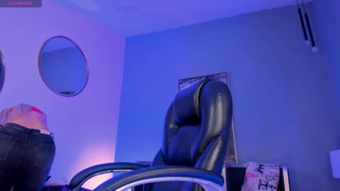 Sophie online show from 12.21.25