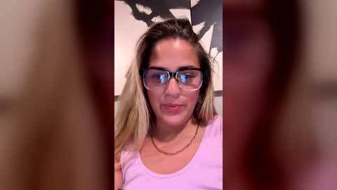 Snapshot of sophiebby94 chatting on 06.18.26 Sophieluvsthesun online show from 06.18.26