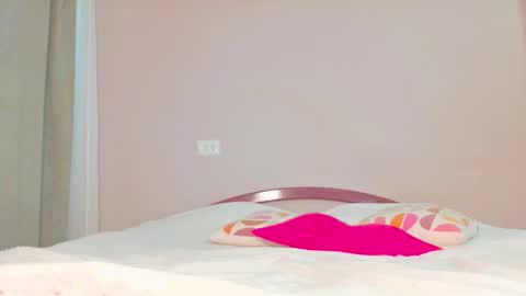 Snapshot of sophiechan69 chatting on 10.15.25 ShopieChan69 online show from 10.15.25