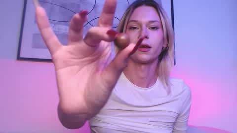 Snapshot of sophiediamond_x chatting on 10.18.25 sophiediamond_x online show from 10.18.25