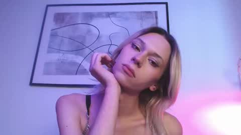 Snapshot of sophiediamond_x chatting on 10.19.25 sophiediamond_x online show from 10.19.25