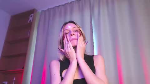 Snapshot of sophiediamond_x chatting on 10.20.25 sophiediamond_x online show from 10.20.25