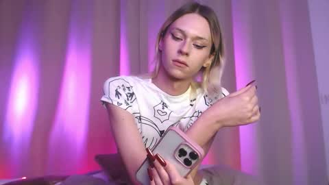 Snapshot of sophiediamond_x chatting on 10.21.25 sophiediamond_x online show from 10.21.25