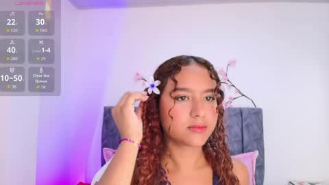 Snapshot of sophiee_velvet chatting on 05.29.26 online show from 05.29.26