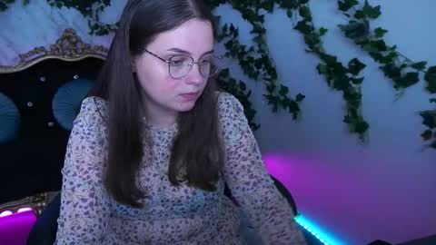 Snapshot of sophieedreams chatting on 10.08.25 sophieedreams online show from 10.08.25