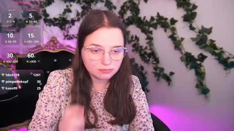 Snapshot of sophieedreams chatting on 10.16.25 sophieedreams online show from 10.16.25