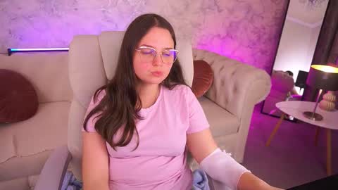 Snapshot of sophieedreams chatting on 10.21.25 sophieedreams online show from 10.21.25