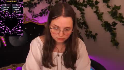 Snapshot of sophieedreams chatting on 10.23.25 sophieedreams online show from 10.23.25