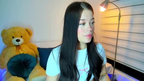 Snapshot of sophieee01 chatting on 02.12.25 Sophie online show from 02.12.25