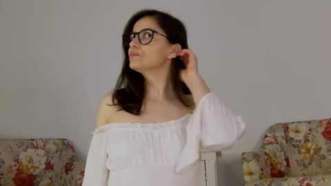 Snapshot of sophieerain chatting on 10.16.25 Sophie Rain online show from 10.16.25