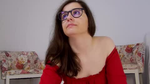 Snapshot of sophieerain chatting on 10.18.25 Sophie Rain online show from 10.18.25