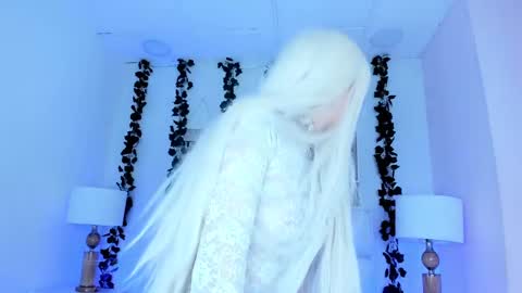 Snapshot of sophiehill_gh chatting on 01.22.25 SOPH  online show from 01.22.25