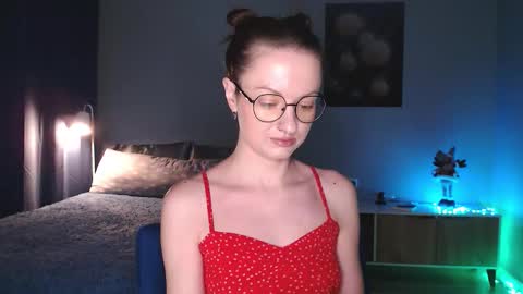 Snapshot of sophieleroux chatting on 12.14.25 sophieleroux online show from 12.14.25