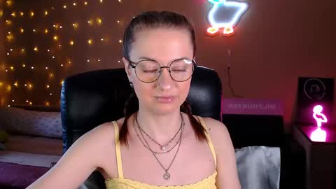 Snapshot of sophieleroux chatting on 05.07.26 sophieleroux online show from 05.07.26