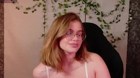Snapshot of sophiemure chatting on 06.30.26 Sophie online show from 06.30.26