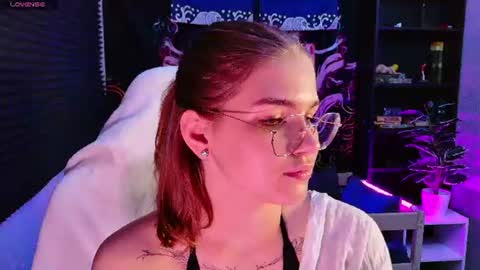 Snapshot of sophiemure chatting on 07.19.26 Sophie online show from 07.19.26