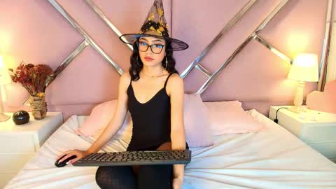 sophievelle online show from 10.10.25