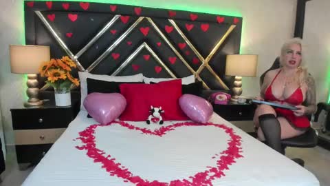 SophieWinslow online show from 02.14.25