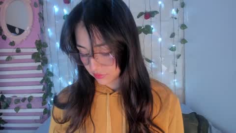 Snapshot of sophy_smilesweet chatting on 01.04.25 SOPHY ROGERS online show from 01.04.25