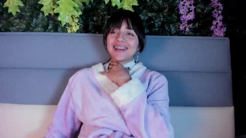 Snapshot of sophy_smilesweet chatting on 01.28.25 SOPHY ROGERS online show from 01.28.25