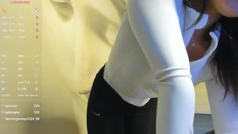 Snapshot of soul_mi chatting on 03.08.25 Mia online show from 03.08.25