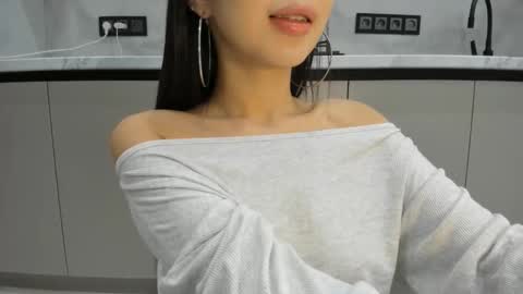 Snapshot of soul_mi chatting on 10.23.25 Mia online show from 10.23.25