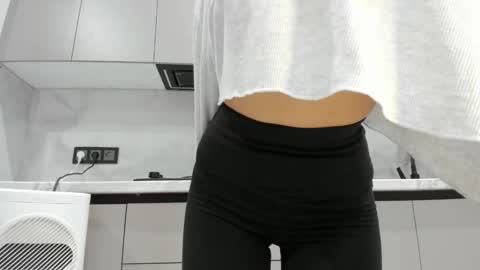 Snapshot of soul_mi chatting on 10.29.25 Mia online show from 10.29.25