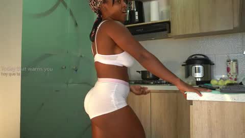 Snapshot of sow_fitt chatting on 03.09.25 sow_fitt online show from 03.09.25