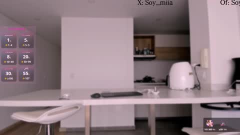 Snapshot of soy_miia chatting on 09.25.25 MIA online show from 09.25.25