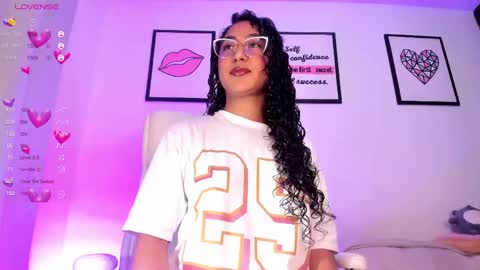 Snapshot of soyjuliana19 chatting on 03.07.25 Juliana online show from 03.07.25