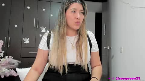 Snapshot of soyqeen chatting on 12.16.24 SoyQueen online show from 12.16.24