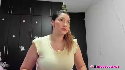 Snapshot of soyqeen chatting on 09.10.25 SoyQueen online show from 09.10.25