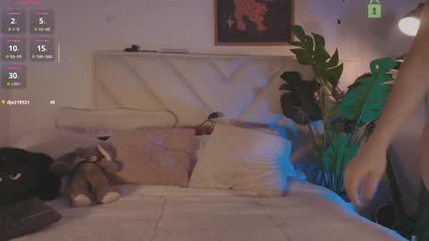 Snapshot of space_sexjs chatting on 09.30.25 ali online show from 09.30.25