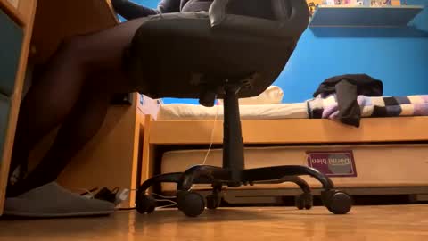 Snapshot of spanishcd chatting on 12.01.25 spanishcd online show from 12.01.25