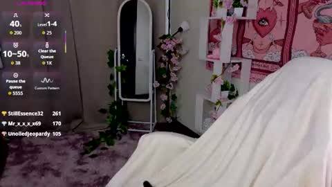 Snapshot of sparky_fox chatting on 07.14.26 Nika online show from 07.14.26