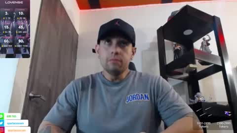 Snapshot of spartacus_cam chatting on 12.30.24     online show from 12.30.24